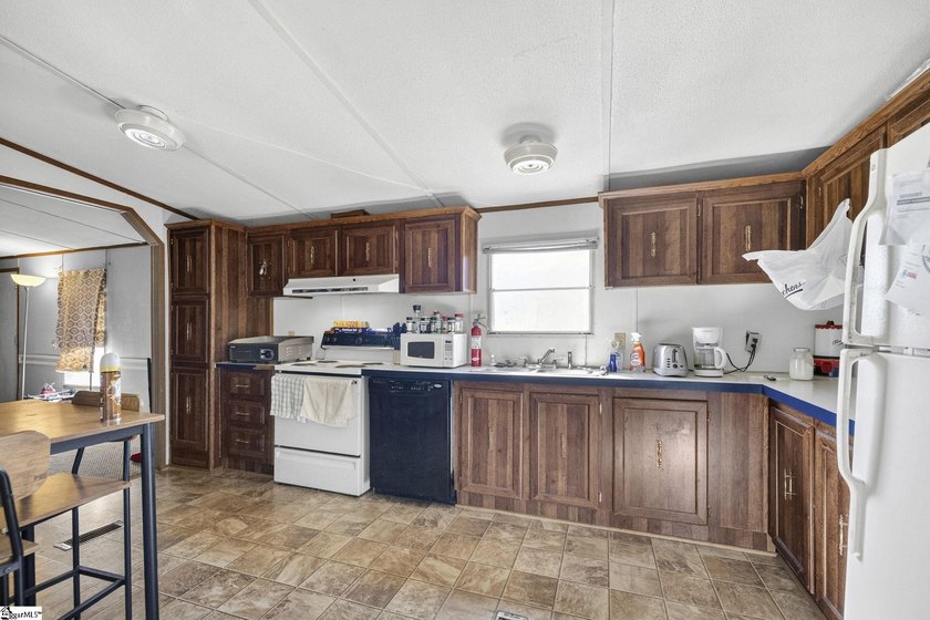 A rare opportunity for multi-generational living on 17 - photo 40