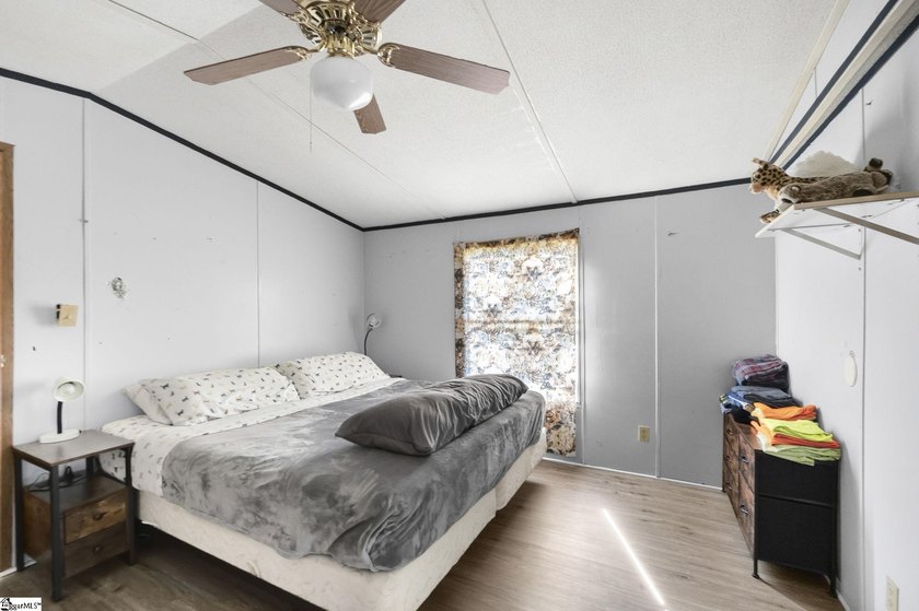 A rare opportunity for multi-generational living on 17 - photo 42