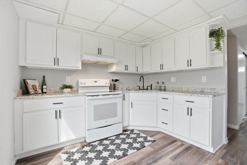 Welcome home to your newly updated 3 bedroom townhouse. What's - photo 11