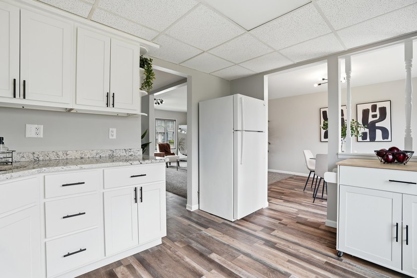 Welcome home to your newly updated 3 bedroom townhouse. What's - photo 12