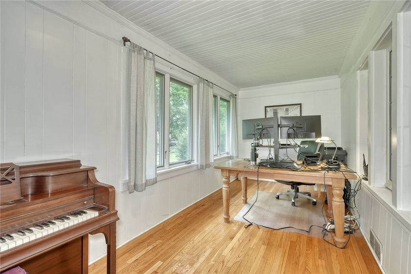 Welcome to 150 Eastland Avenue, a charming Colonial in - photo 21