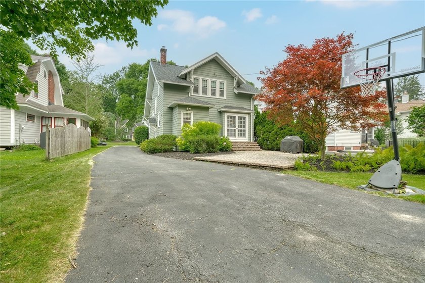 Welcome to 150 Eastland Avenue, a charming Colonial in - photo 41