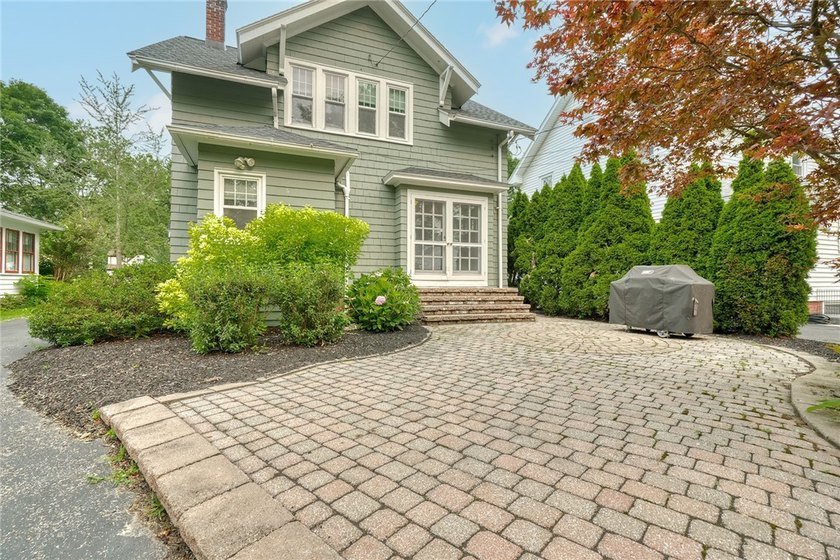 Welcome to 150 Eastland Avenue, a charming Colonial in - photo 42