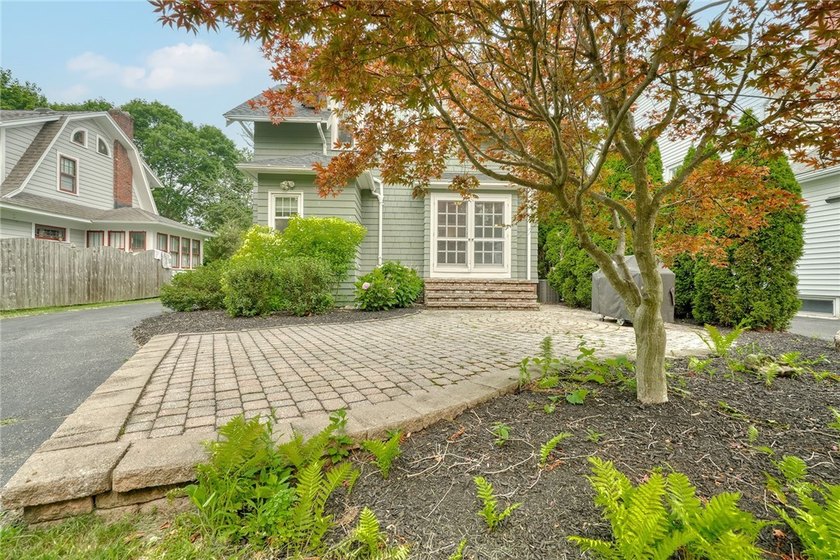 Welcome to 150 Eastland Avenue, a charming Colonial in - photo 43