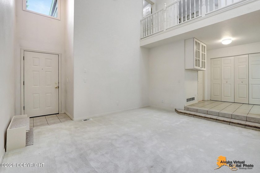Townhome w/vaulted ceiling &amp; skylights provides plenty of - photo 4