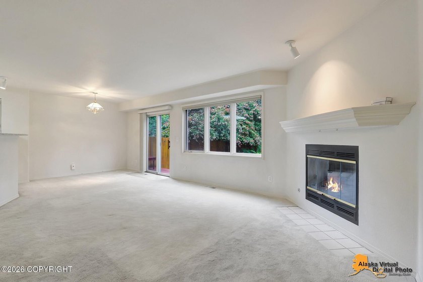 Townhome w/vaulted ceiling &amp; skylights provides plenty of - photo 6