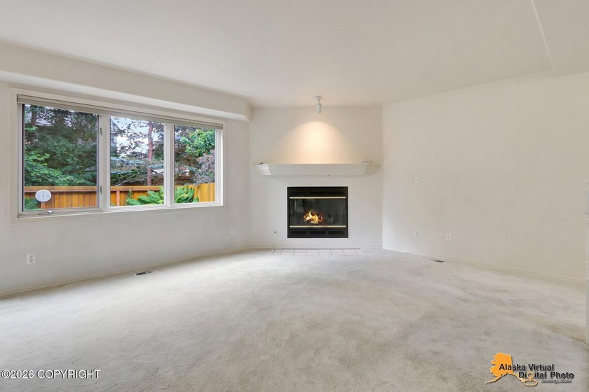Townhome w/vaulted ceiling &amp; skylights provides plenty of - photo 8