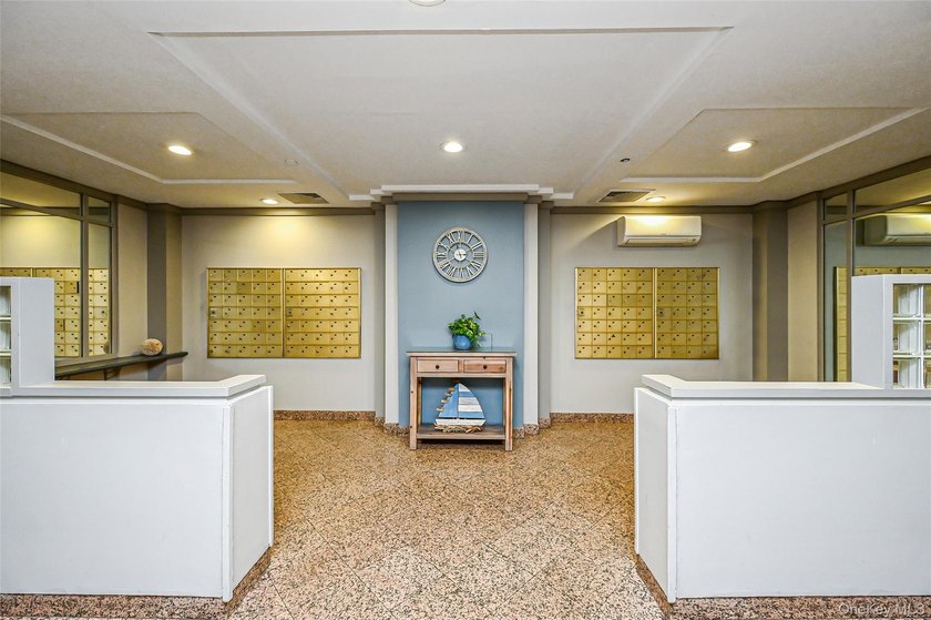 Magnificent Large Corner Apartment in Luxury Building along Long - photo 18