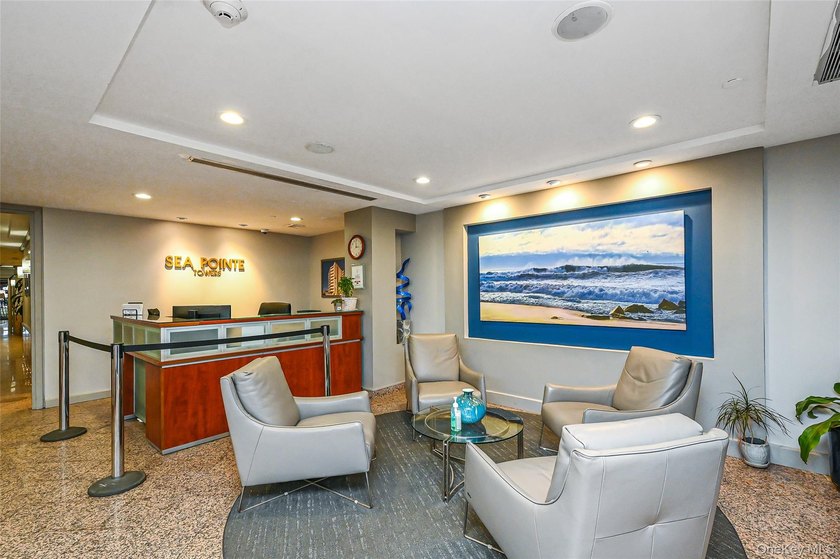 Magnificent Large Corner Apartment in Luxury Building along Long - photo 19