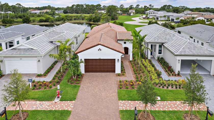 Don't miss the final Caroline floorplan on the Lake! This - photo 2