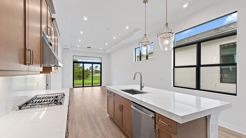 Don't miss the final Caroline floorplan on the Lake! This - photo 7