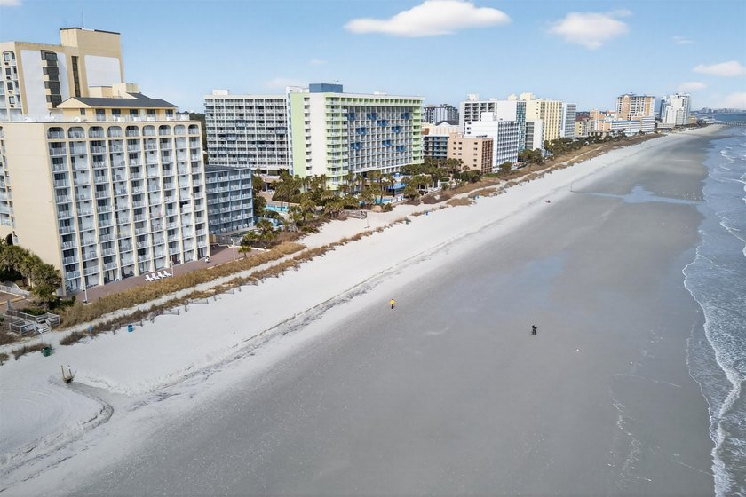 Wake up to stunning, direct oceanfront views from this - photo 22