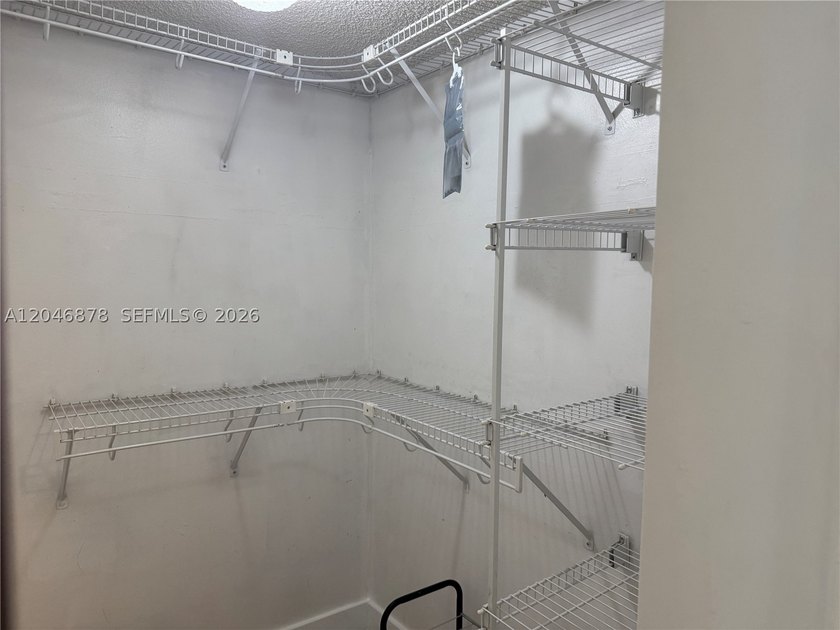 !! SPACIOUS APARTMENT 1 BEDROOM AND 1 1/2 BATHROOMS IN DESIRABLE - photo 22
