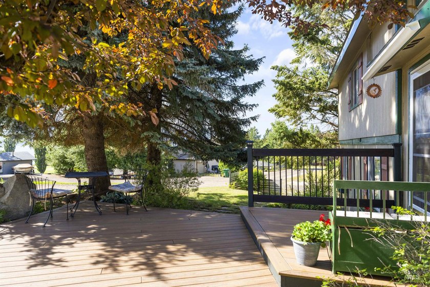 Just one block from shimmering Lake Cascade and the Cascade Golf - photo 15