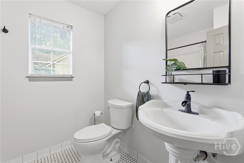 Back on the Market at NO fault of the seller. This charming 3 - photo 22
