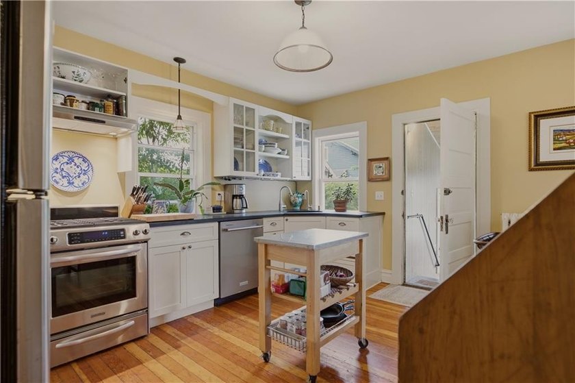 Set on a beautifully landscaped .14-acre lot, this 2-bedroom - photo 23