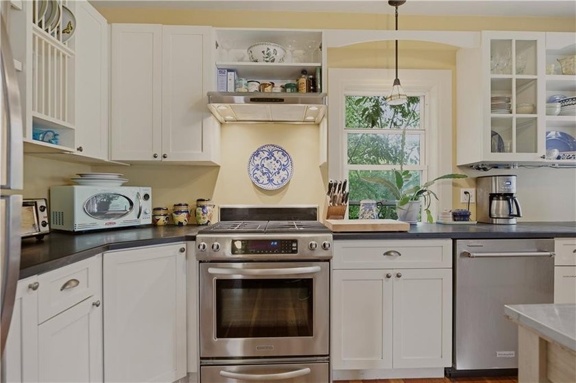 Set on a beautifully landscaped .14-acre lot, this 2-bedroom - photo 24
