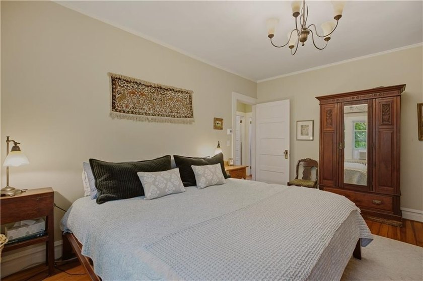 Set on a beautifully landscaped .14-acre lot, this 2-bedroom - photo 32