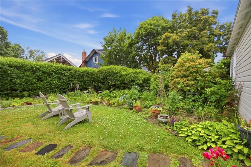 Set on a beautifully landscaped .14-acre lot, this 2-bedroom - photo 41