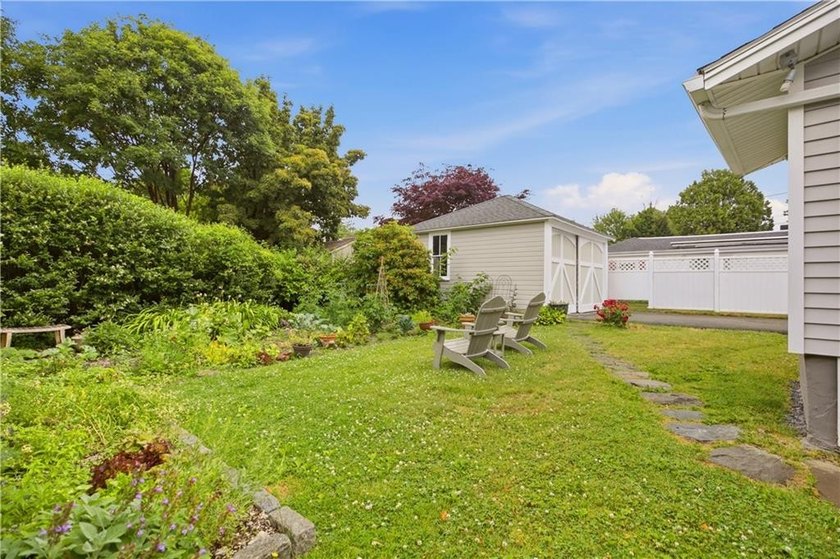 Set on a beautifully landscaped .14-acre lot, this 2-bedroom - photo 42