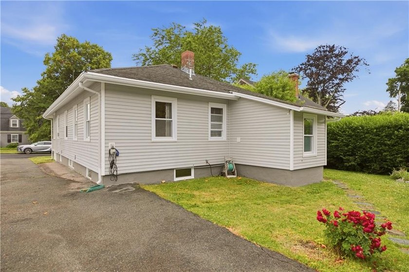 Set on a beautifully landscaped .14-acre lot, this 2-bedroom - photo 44