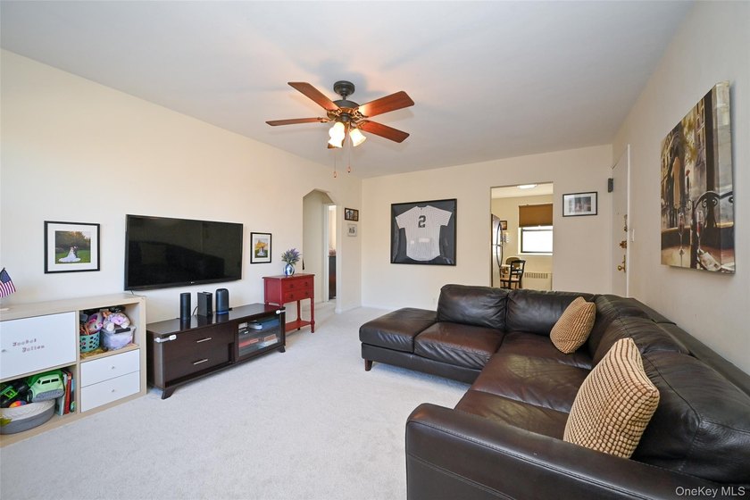 New to market! Second-floor 2-bedroom garden-style co-op - photo 7