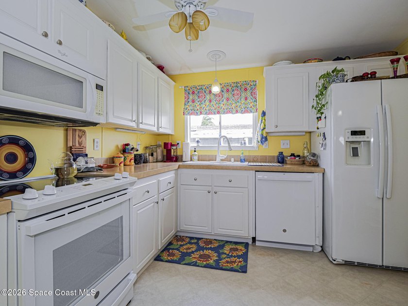 Affordable Florida living! This well-maintained 2006 model - photo 32