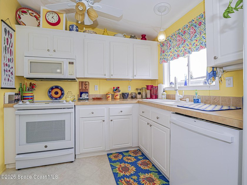 Affordable Florida living! This well-maintained 2006 model - photo 33