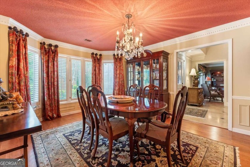 Beautifully maintained 4-bedroom, 3-bath four-sides brick home - photo 3