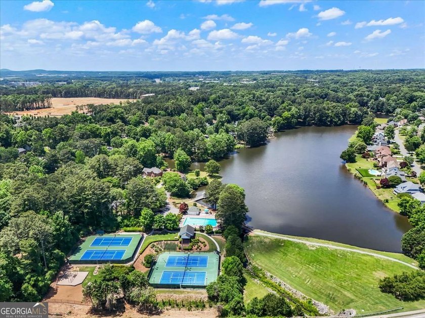 Beautifully maintained 4-bedroom, 3-bath four-sides brick home - photo 9