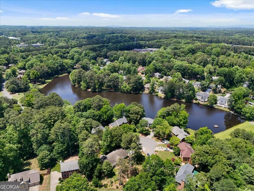 Beautifully maintained 4-bedroom, 3-bath four-sides brick home - photo 10