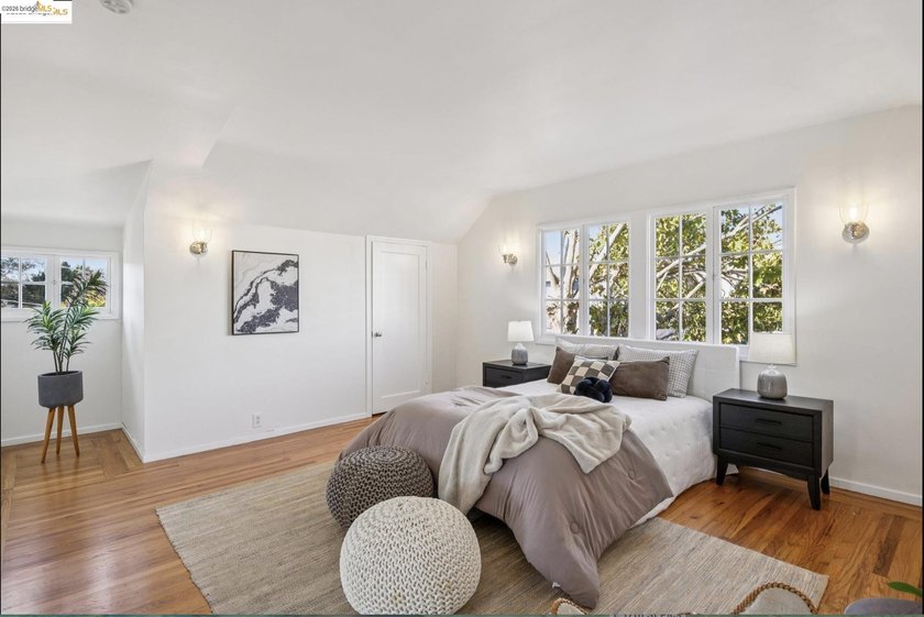 Originally built as a carriage house for the historic Oak Tree - photo 16