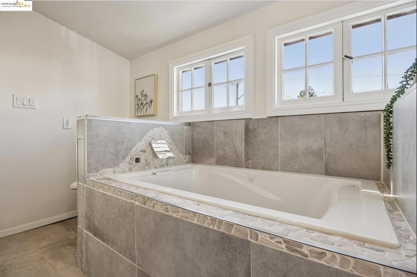 Originally built as a carriage house for the historic Oak Tree - photo 22