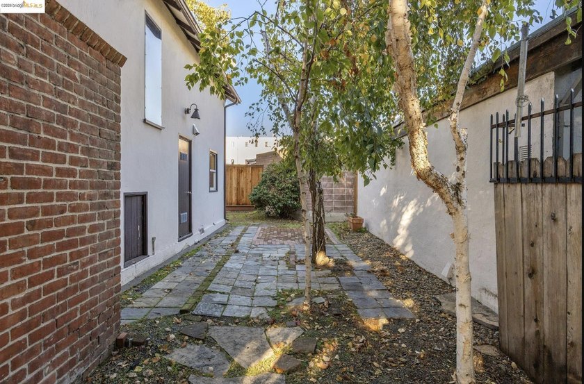 Originally built as a carriage house for the historic Oak Tree - photo 30