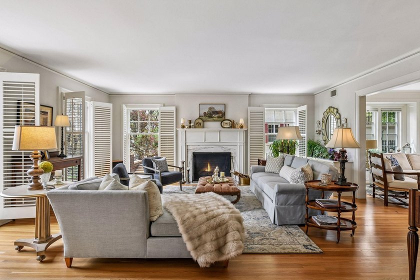 Enchanting red brick center hall Colonial on coveted West Lake - photo 9