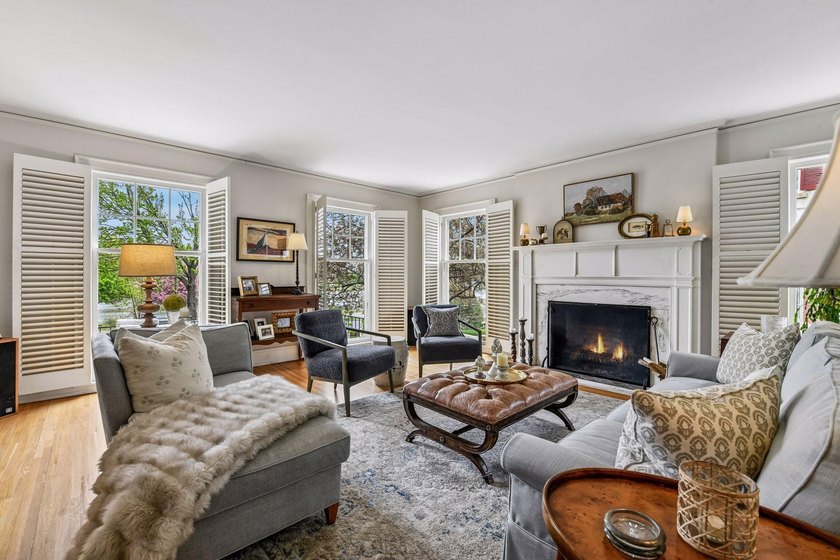 Enchanting red brick center hall Colonial on coveted West Lake - photo 10