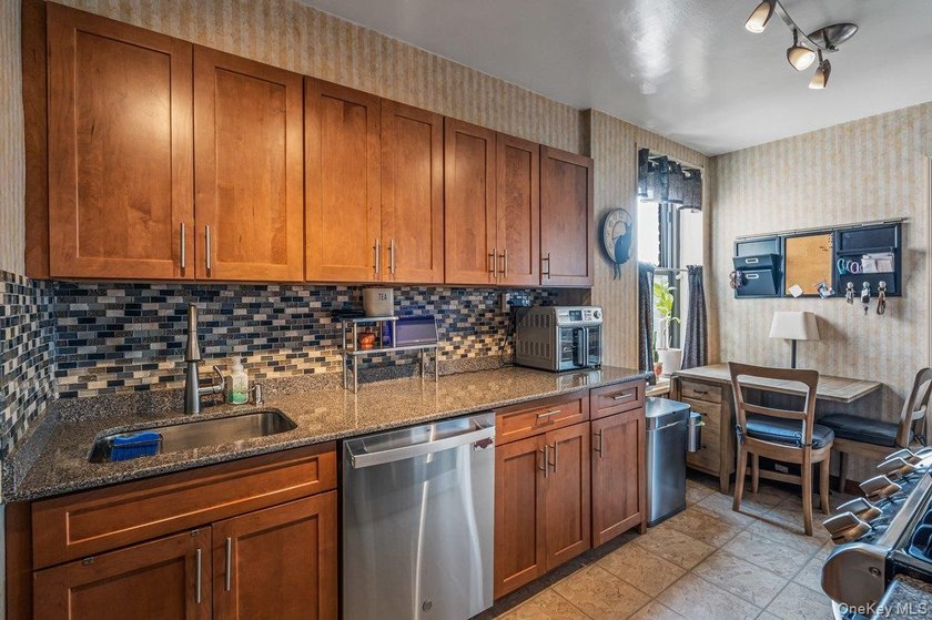 Spring into comfort with this beautifully renovated, *H-line* - photo 2
