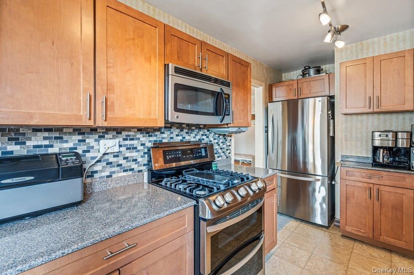 Spring into comfort with this beautifully renovated, *H-line* - photo 3