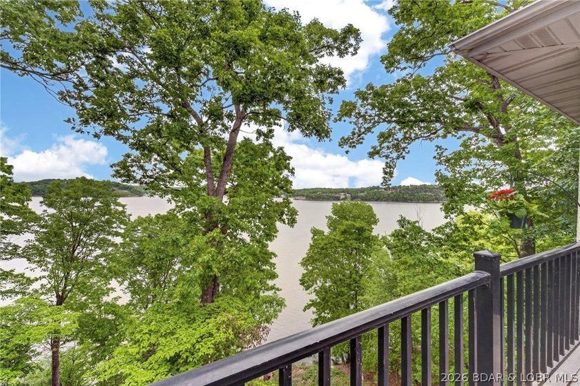 Set within one of the most sought-after neighborhoods in Four - photo 19