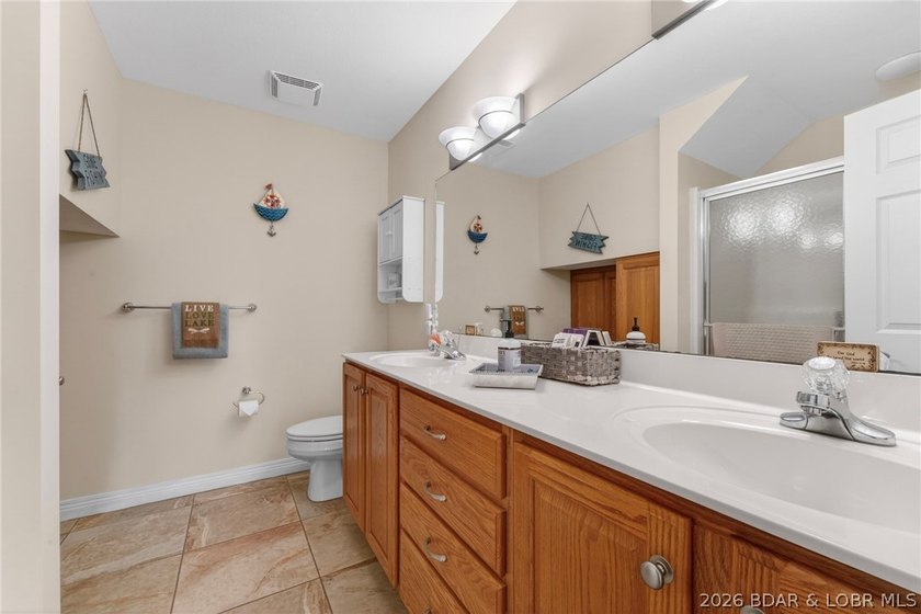 Set within one of the most sought-after neighborhoods in Four - photo 31