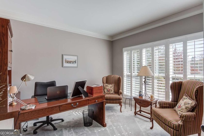 Welcome to this beautifully maintained Frank Betz designed ranch - photo 6