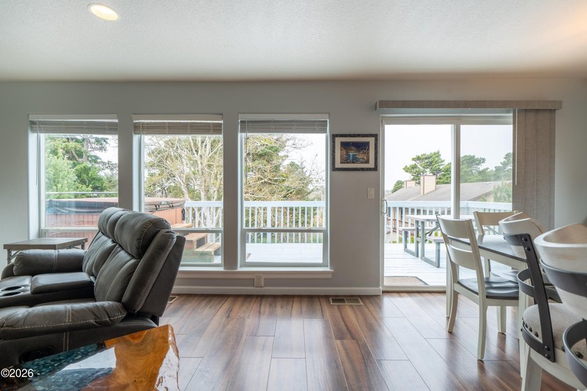 Stunning beach home with 3 gorgeous levels featuring a full bed - photo 17