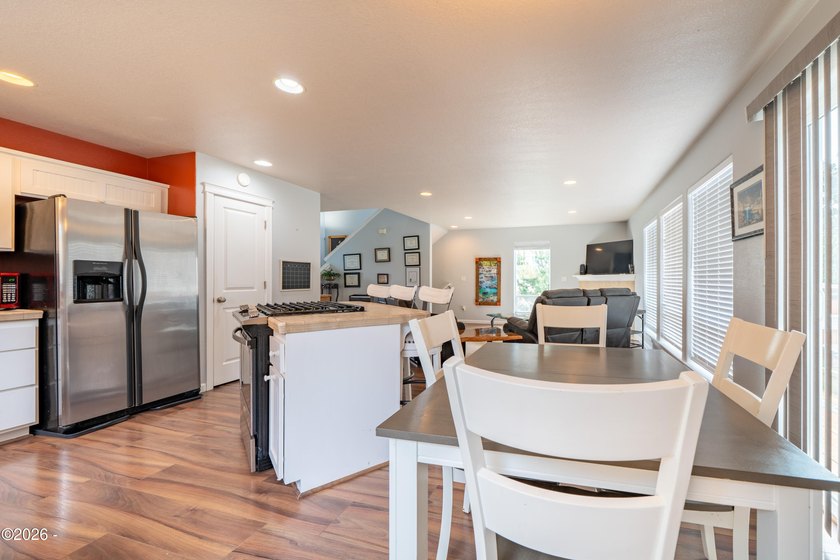 Stunning beach home with 3 gorgeous levels featuring a full bed - photo 23