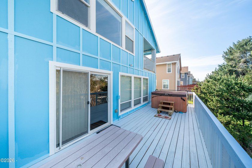Stunning beach home with 3 gorgeous levels featuring a full bed - photo 28