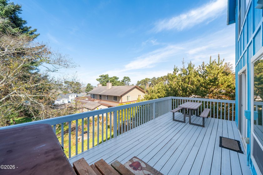 Stunning beach home with 3 gorgeous levels featuring a full bed - photo 29