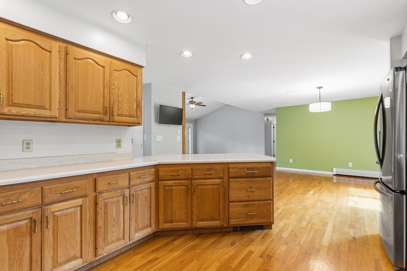 Enjoy the ease of single-level living in this well maintained - photo 9
