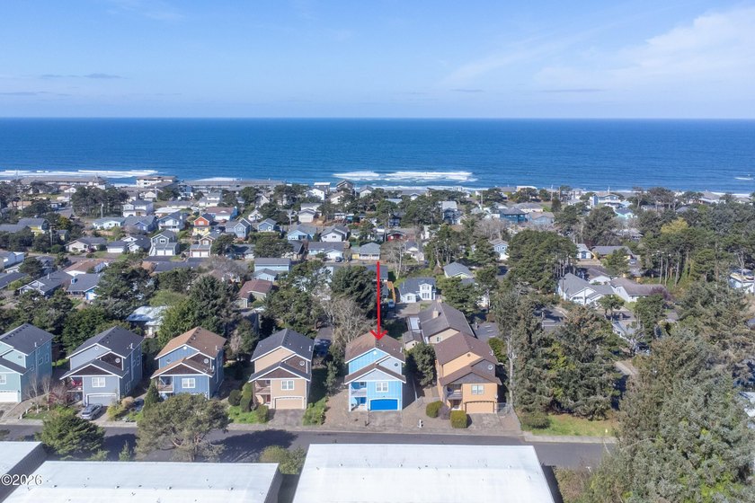 Stunning beach home with 3 gorgeous levels featuring a full bed - photo 48