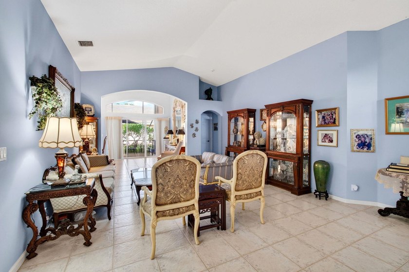Welcome to this charming 3-bedroom, 2-bathroom single-family - photo 12