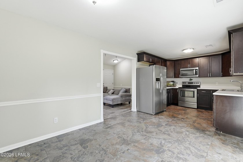 Welcome home to this beautifully maintained 3-bedroom, 2-bath - photo 15