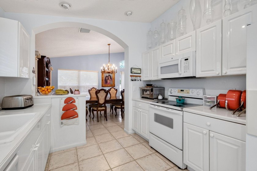 Welcome to this charming 3-bedroom, 2-bathroom single-family - photo 31